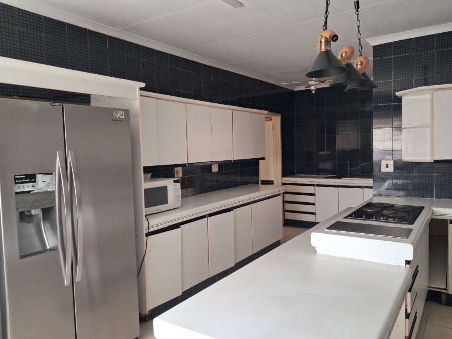5 Bedroom Property for Sale in Manzil Park North West